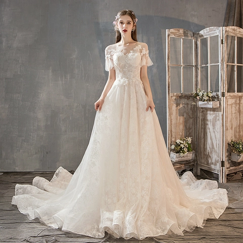 Elegantes Weißes A-Linie Hochzeitskleid Mit Spitzenstickerei Langer Schleppe Illusion Mesh Off Shoulder Brautkleid