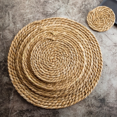 Handmade Braided Straw Placemats Round Woven Corn Husk Heat Resistant Non-Slip Table Mats Japanese Rustic Coasters
