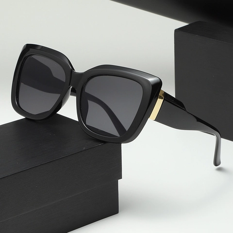 Women Large Frame Square Sunglasses Retro INS Style UV400 Protection PC Frame Metal Decoration Fashion Eyewear