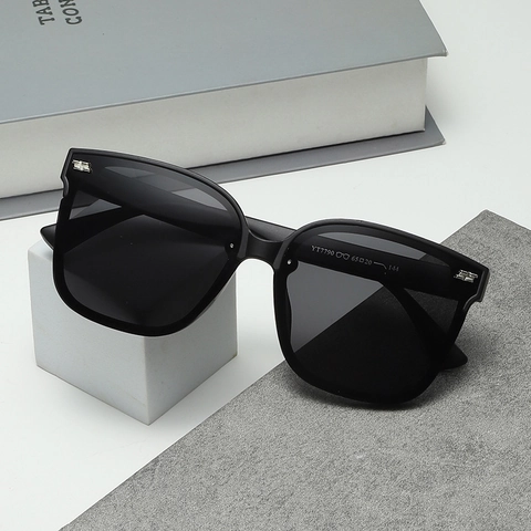 Fashion Square Oversized Sunglasses For Women Men UV400 Protection PC Lens Quilted Temple Trendy Travel Driving Eyewear