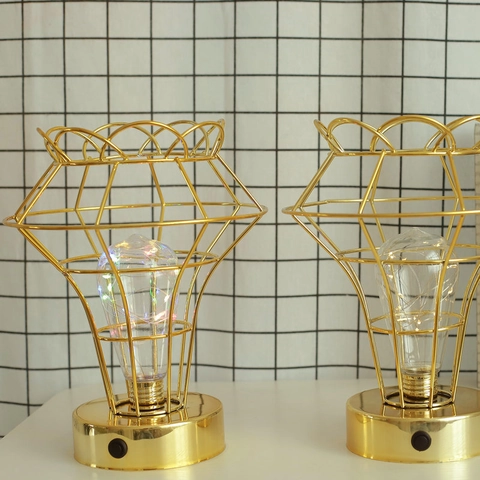 Lampe De Table LED Métal Diamant Géométrique Or Fer Alimenté Par Batterie Ampoule Edison Veilleuse Décoration Chambre