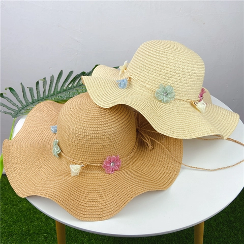 Women Wavy Brim Straw Hat With Lace Flower Garland Summer Beach Sun Protection Wide Brim Vacation Travel Sunshade Hat