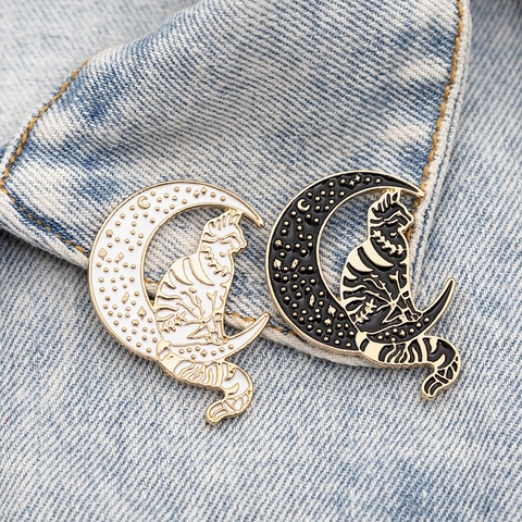 Broche En Émail Chat Assis Sur La Lune Épingle En Alliage De Zinc Badge Animal Style Punk Bijoux De Revers