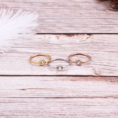 Anillo Solitario Minimalista De Acero Inoxidable Banda Delgada Circón Redondo Engaste En Bisel Joyería Mujer