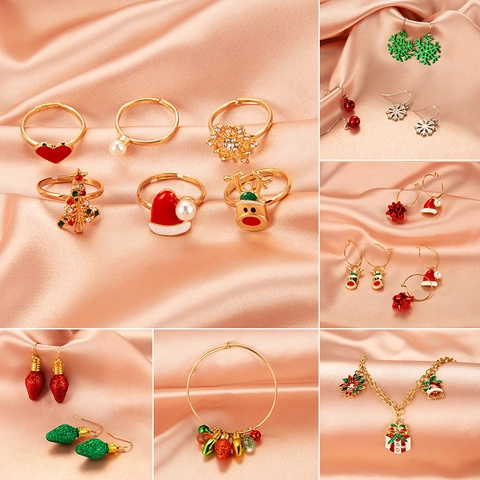 Creatieve Kerst Legering Oorbellen Set Voor Vrouwen Kerstman Sneeuwpop Rendier Bel Kerstboom Strass Druppel Oorknopjes Sieraden