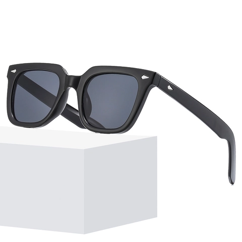 Vintage Square Sunglasses Men Women UV400 Protection Retro Rectangular Eyewear Trendy Plastic Metal Rivet Fashion Shades
