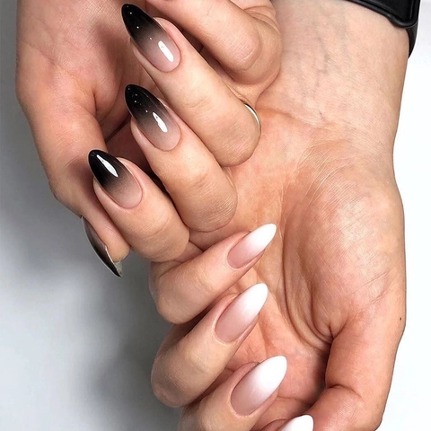 Press On Nagels Zwart Wit Gradiënt Nude Glanzend Amandelvorm Kunstnagels Voor Vrouwen Franse Stijl