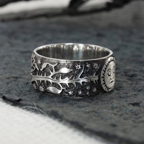 Anello Vintage Punk con Faccia di Sole e Stelle Incise per Uomo Donna Gothic Hip Hop Biker Fascia Larga Lega Argento Antico