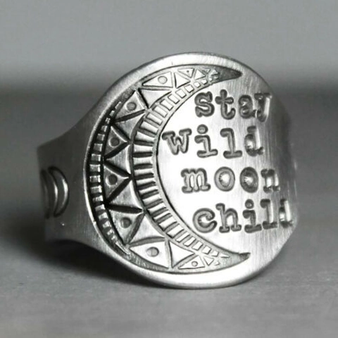 Vintage Metal Signet Ring For Women Moon Carved Geometric Finger Ring Antique Silver Plated Statement Jewelry Gift Boho Chic Style Ring