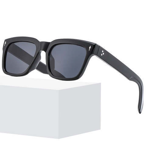 Square Sunglasses Retro Fashion Eyewear UV400 Protection Plastic Frame Metal Rivets Versatile For Men Women