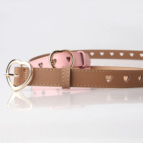 Cintura in Ecopelle con Cuore Incavato Dolce Con Fibbia a Forma di Cuore Dorata Cintura Decorativa Versatile Per Abiti Pantaloni Donne