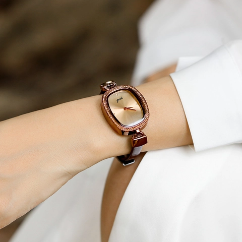 Women Quartz Watch Oval Alloy Case Rhinestone Inlay PU Leather Strap Retro Elegant Waterproof Fashion Lady Accessory