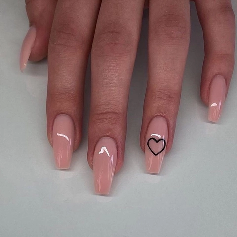 Glossy Nude Pink Gradient Press On Nägel Kurz Coffin Künstliche Falsche Nägel Mit Schwarzem Herzmuster Für Frauen