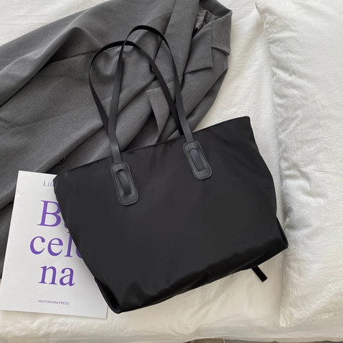 Women Large Capacity Tote Bag Minimalist Nylon Shoulder Handbag For Daily Commuting Shopping With Plush Animal Charm