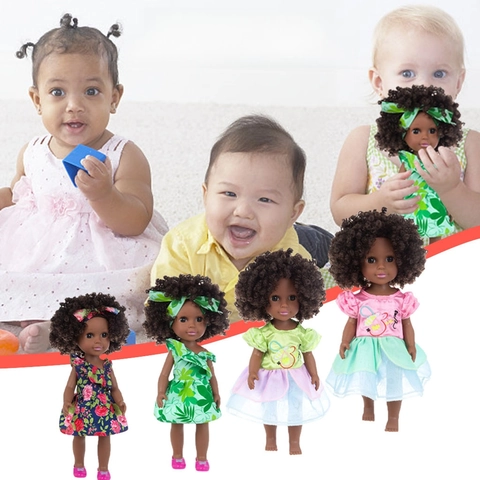 Afroamerikanische Mädchenpuppe Vinyl Afro Lockiges Haar Blumenkleid Mit Stirnband Und Schuhen Spielzeug