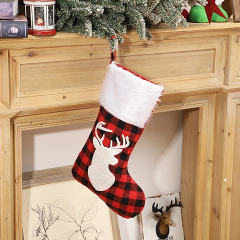 Buffalo Plaid Kerstsokken Met Witte Nepbont Rand Rendier Sneeuwvlok Patroon Feestelijke Kerstboom Hangende Decoraties