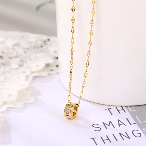 Zylindrische Anhänger Halskette 18K Vergoldeter Titanstahl Einfache Elegante Zirkon Eingelegte Schlüsselbeinkette Für Damen