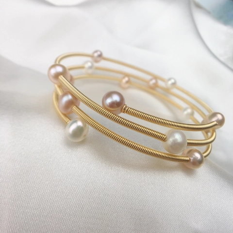 Handmade 14K Gold Filled Triple Layer Spiral Freshwater Pearl Bracelet For Women Multicolor Pearl Copper Alloy Bangle Jewelry