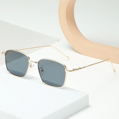 Square Metal Frame Sunglasses UV400 Protection Large Frame Fashion Eyewear For Men And Women