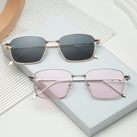 Square Metal Frame Sunglasses UV400 Protection Large Frame Fashion Eyewear For Men And Women