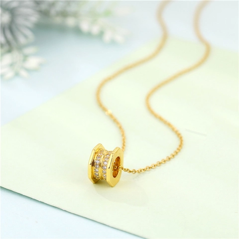 Schlanke Taille Zylinder Anhänger Halskette Titanstahl Kette Vergoldet Mit Kristall Modeschmuck