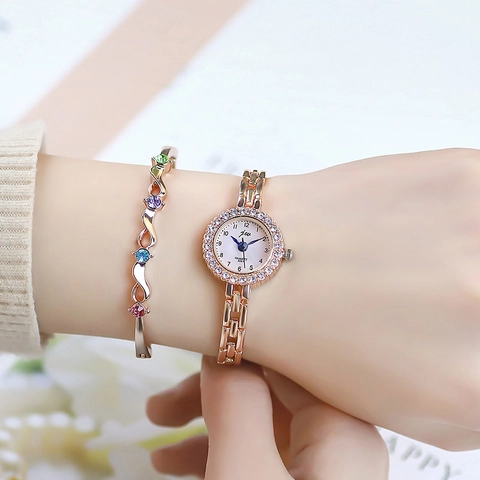 Montre À Quartz Pour Femmes Bracelet En Alliage Lunette En Strass Cadran Rond Élégante Montre-Bracelet De Luxe Pour Dames