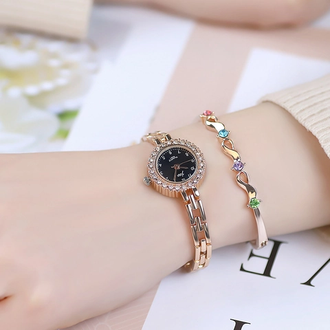 Montre À Quartz Pour Femmes Bracelet En Alliage Lunette En Strass Cadran Rond Élégante Montre-Bracelet De Luxe Pour Dames