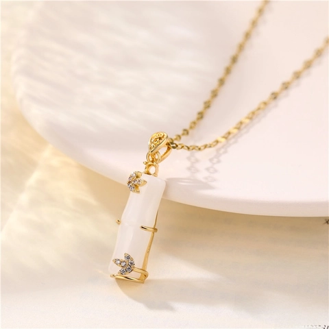 Collier Pendentif Bambou Laiton Plaqué Or 18K Imitation Jade Strass Incrusté Chaîne En Acier Titane Style Chinois Rétro
