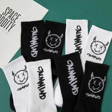 Calze Crew Da Donna Misto Cotone Hip Hop Streetwear Graffiti Sorriso Diavolo Stampa Lettere Costine Casual Moda