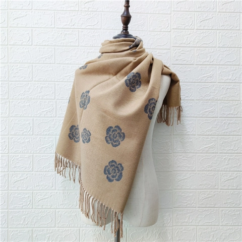 Sciarpa Invernale Calda Jacquard da Donna in Fibra di Acetato Motivo Floreale di Camelia Scialle Lungo Spesso Con Frange