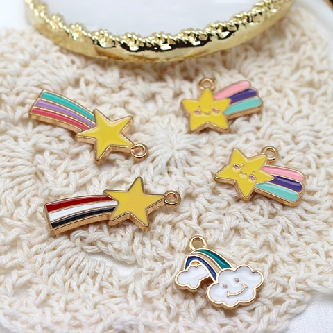 Ciondoli Pendenti In Lega Smaltata Carino Cartone Animato Viso Sorridente Stella Nuvola Arcobaleno Per Produzione Gioielli DIY