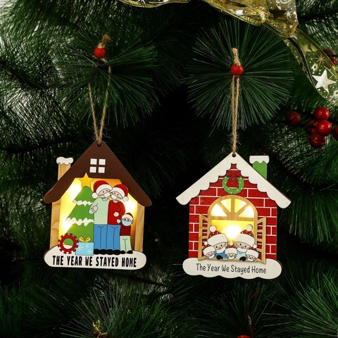Adorno Navideño De Casa De Madera Colgante Con Luz LED Decoración Memorial El Año Que Nos Quedamos En Casa Familia Con Máscaras