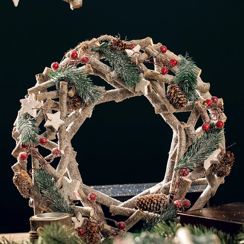 Corona De Navidad Aro De Mimbre Madera Estrella Colgante Piñas Bayas Rojas Efecto Nieve Decoración Rústica De Pared Y Puerta