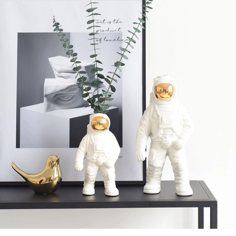 Figura De Astronauta De Cerámica Nórdica Moderna Jarrón Decorativo Para Flores Con Visera Galvanizada Dorada Decoración Del Hogar