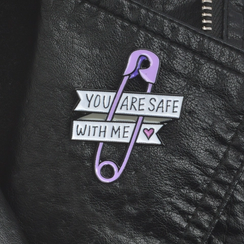 Paarse Veiligheidsspeld Emaille Broche YOU ARE SAFE WITH ME Hart Legering Badge Voor Denim Jas Rugzak Sieraden