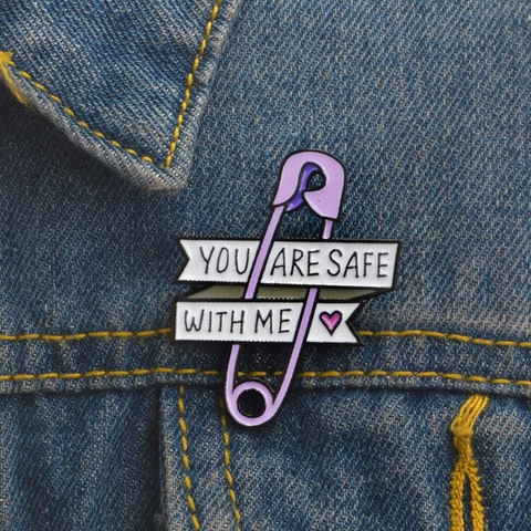 Spilla in Smalto a Forma di Cuore e Spilla da Balia Viola You Are Safe With Me Distintivo in Lega per Donna Uomo Gioielli