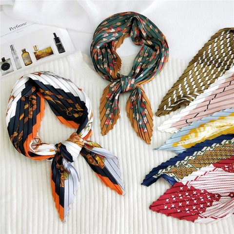 Foulard Quadrato Plissettato In Simil Raso Stampa Geometrica Accessorio Di Moda Vintage Da Donna