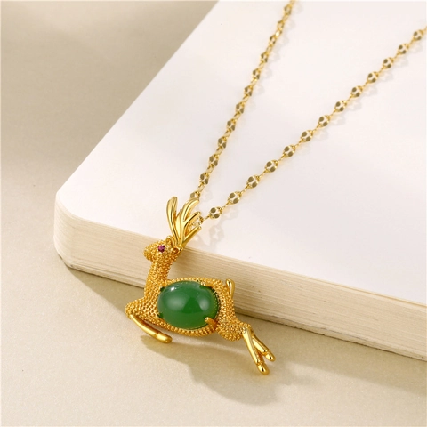 Collar Con Colgante De Ciervo Acero De Titanio Latón Chapado En Oro De 18K Gema Verde Estilo Bosque Reno Regalo Navidad