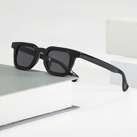 Square Frame Sunglasses UV400 Protection Retro Small Rectangle PC Eyewear Trendy Fashion Shades For Women And Men