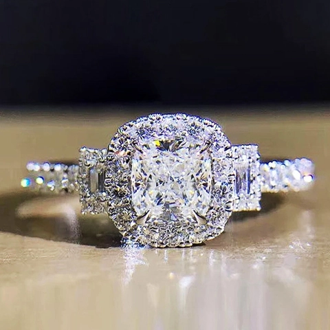Classico Anello Nuziale da Donna con Zirconia a Cuscino in Rame Micro Pavè Halo Gioielli per Donna Tonalità Oro Bianco