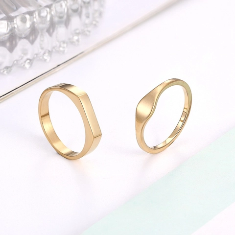 Anillo Geométrico Irregular Minimalista De Acero De Titanio Chapado En Oro De 14K Banda De Diseño De Nicho Vintage