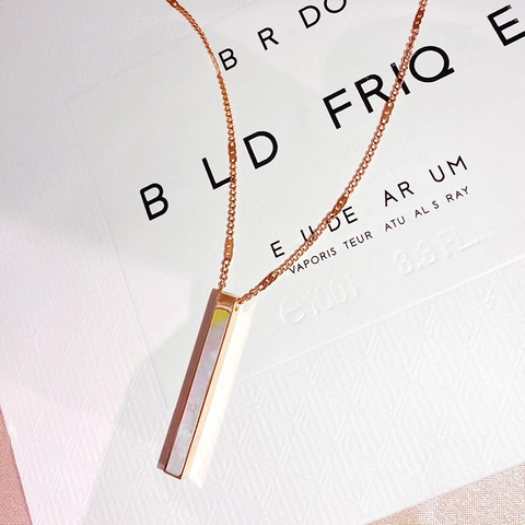Collana con Pendente a Barra in Acciaio al Titanio Minimalista per Donna Placcata Oro Rosa Intarsio di Conchiglia Gioielli