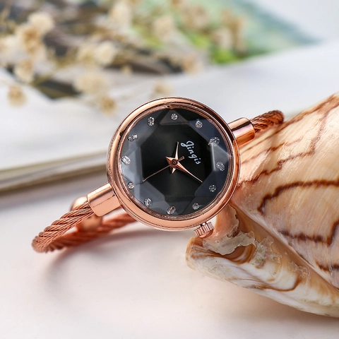 Elegant Women Bangle Watch Rose Gold Twisted Cable Strap Rhinestone Dial Ladies Quartz Bracelet Fashion Wristwatch Daily Gift