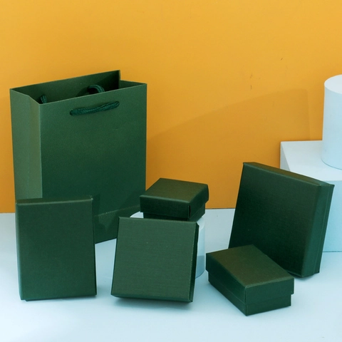 Elegant Dark Green Jewelry Gift Box With Black Sponge Lining For Ring Necklace Earring Storage Textured Cardboard Packaging