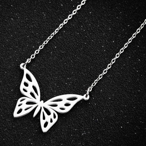 Collier Pendentif Papillon Creux Acier Inoxydable Minimaliste Style Ins Bijoux Élégants Cadeau Pour Femmes Filles