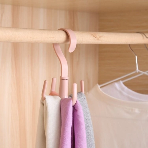 Rotierender Vier-Klauen-Haken Mehrzweck-Kleiderbügel Kunststoff Tasche Schal Gürtel Lagerung Kleiderschrank Organizer