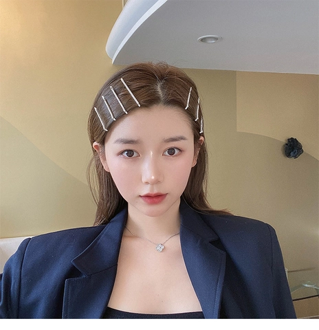 Elegant Rhinestone Hair Clip Sparkling Crystal Alloy Barrette Geometric Bangs Side Pin For Women Girls Styling Accessory