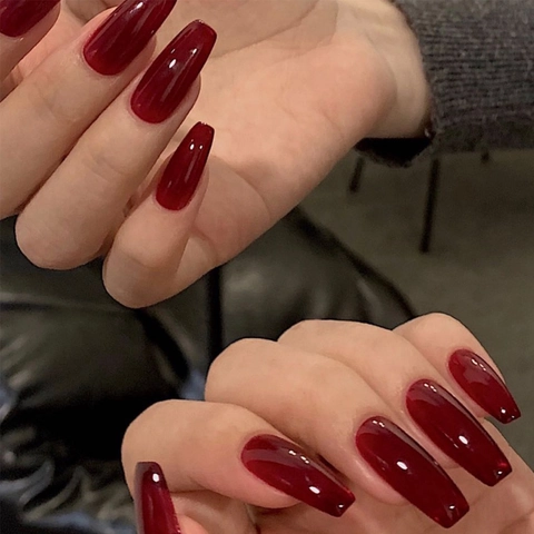 Faux Ongles Press On Rouge Foncé Longue Forme Cercueil Brillant Imperméable Résine Pour Femmes Style Salon