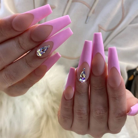 Unghie Finte Press On Long Coffin French Rosa Opaco Nude Con Decorazione Fiore Strass Manicure Elegante