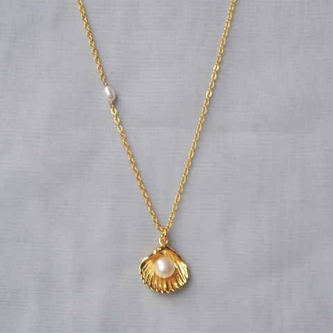 Brass Gold Plated Freshwater Pearl Shell Pendant Necklace Minimalist Ocean Style Fashion Jewelry For Women Elegant Neckpiece